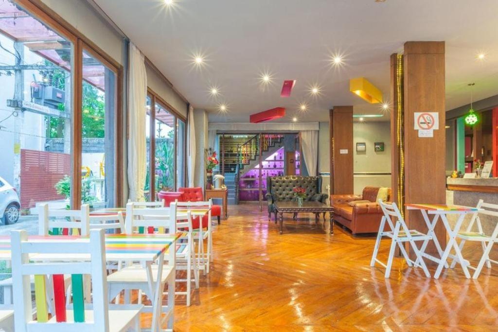 Oyo 292 The Oddy Hip Hotel Patong Exterior foto