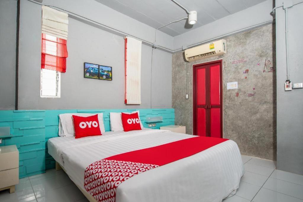 Oyo 292 The Oddy Hip Hotel Patong Exterior foto