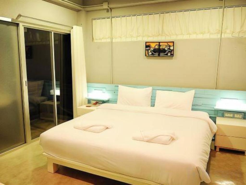 Oyo 292 The Oddy Hip Hotel Patong Exterior foto