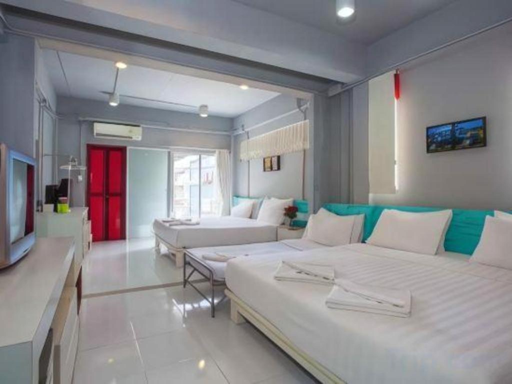 Oyo 292 The Oddy Hip Hotel Patong Exterior foto