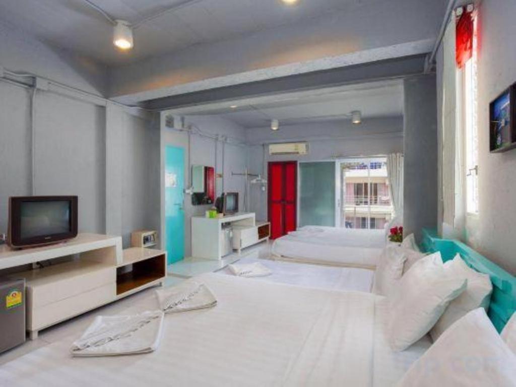 Oyo 292 The Oddy Hip Hotel Patong Exterior foto