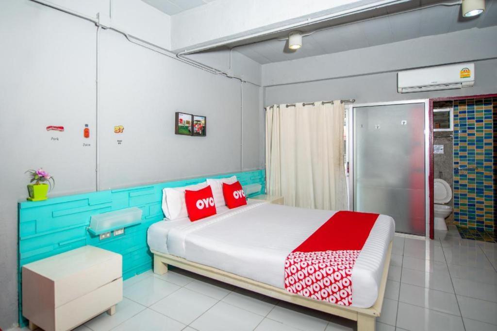 Oyo 292 The Oddy Hip Hotel Patong Exterior foto