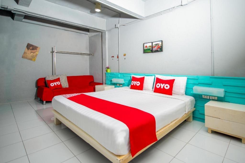 Oyo 292 The Oddy Hip Hotel Patong Exterior foto