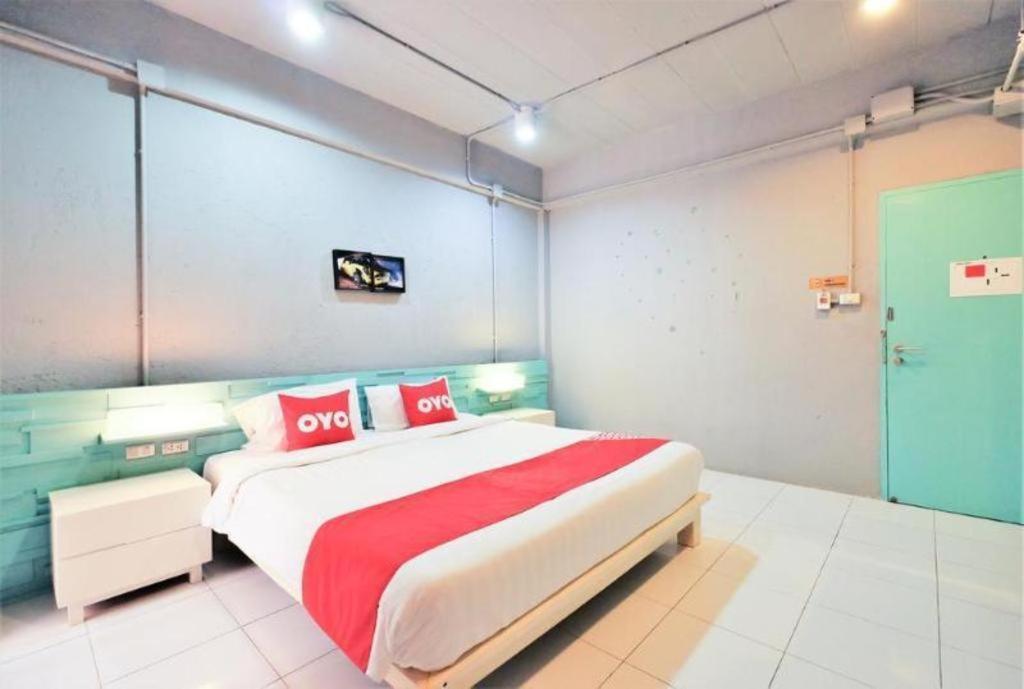 Oyo 292 The Oddy Hip Hotel Patong Exterior foto