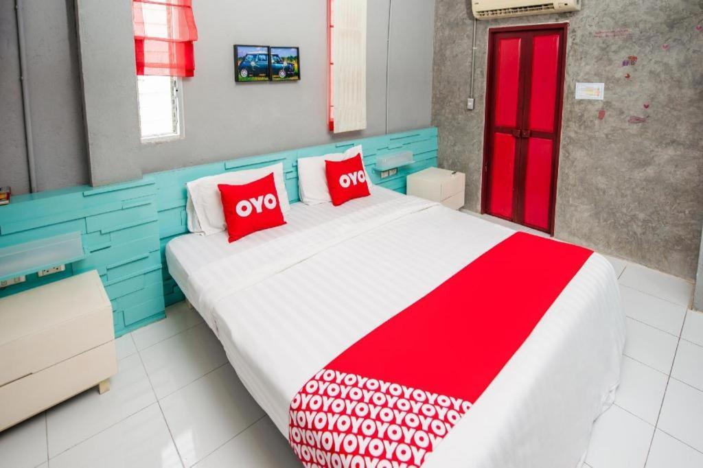 Oyo 292 The Oddy Hip Hotel Patong Exterior foto