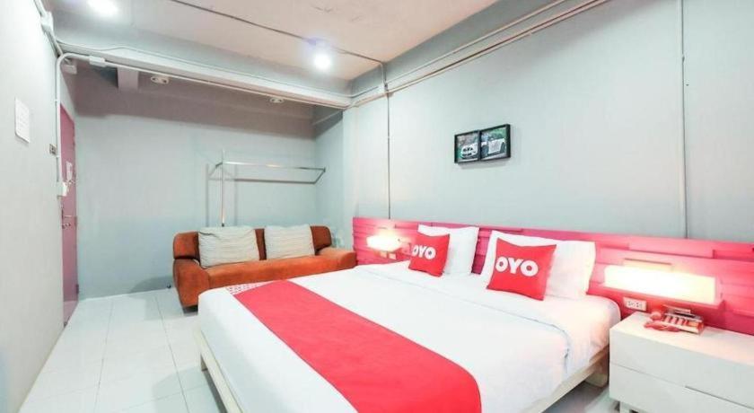 Oyo 292 The Oddy Hip Hotel Patong Exterior foto