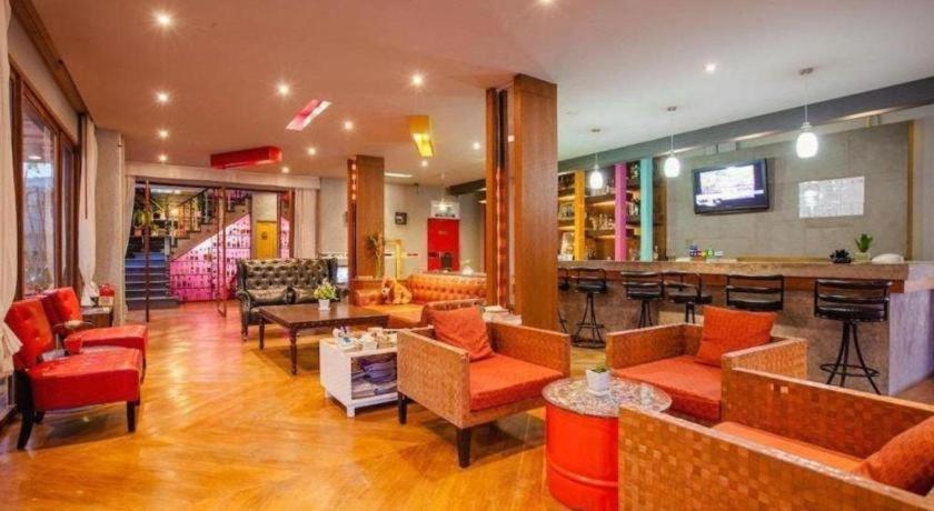 Oyo 292 The Oddy Hip Hotel Patong Exterior foto